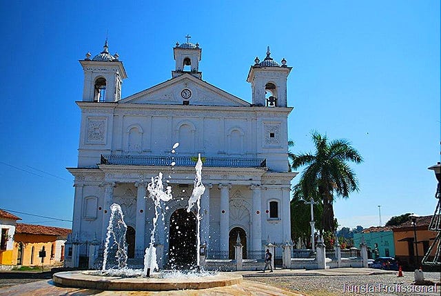 igreja de Suchitoto em el Salvador