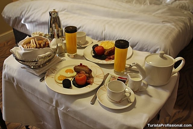 café da manhã no quarto - Dica de hotel em Londres: The Westbury Mayfair
