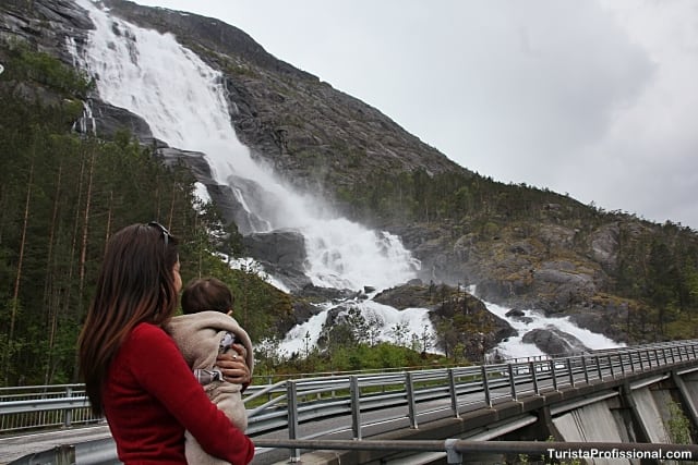noruega com bebê - Noruega, o país das cachoeiras!