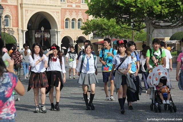 estudantes japoneses - Você sabe quantos parques da Disney existem no mundo? Nós fomos a todos!