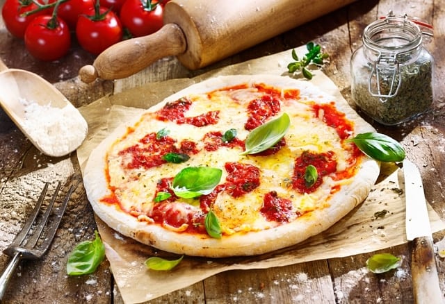 pizza napolitana - Comidas típicas da Itália: onde comer as originais