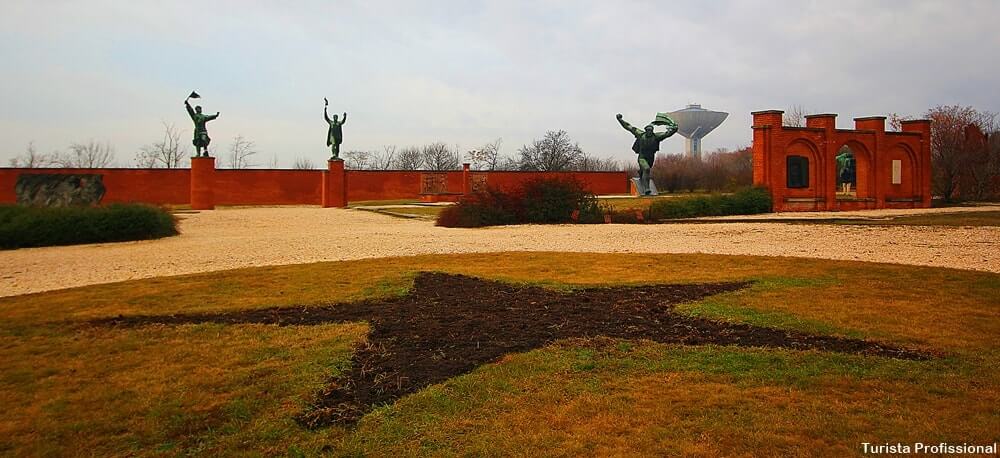 estrela vermelha em budapeste - Memento Park: o museu das estátuas de comunistas de Budapeste
