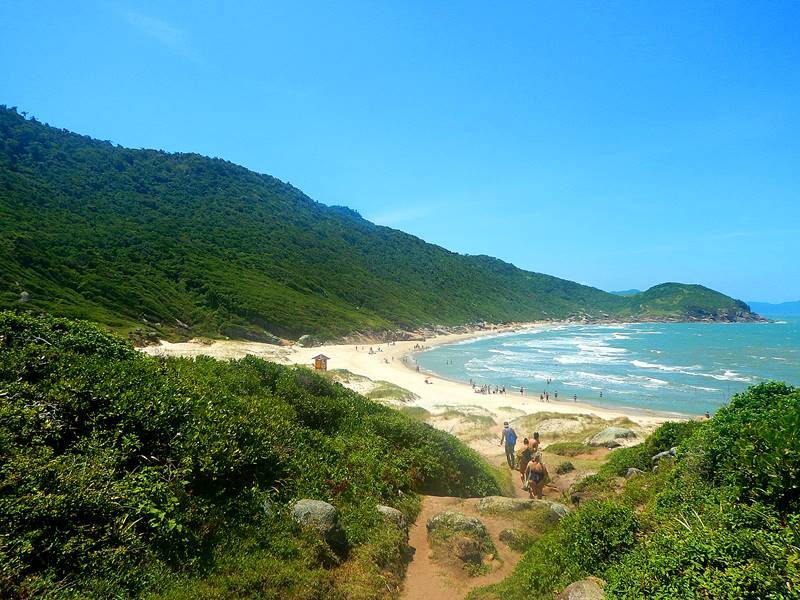 vista trilha guarda do embau - Praia da Guarda do Embaú, a praia com rio em Santa Catarina