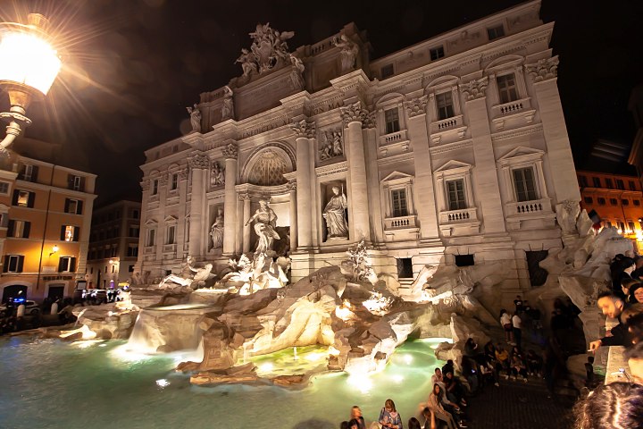 Fontana di Trevi Foto Eduardo Andreassi - Multa em Roma para quem se sentar na escadaria da Piazza di Spagna