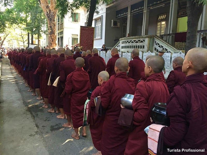 monges em Myanmar