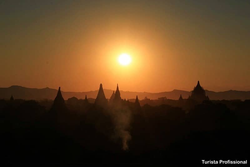 por do sol em bagan - Myanmar: +30 dicas de viagem