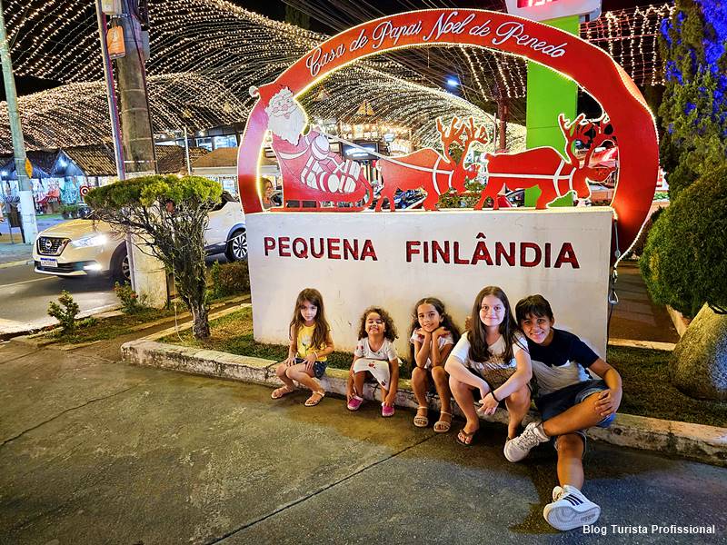 penedo com crianças