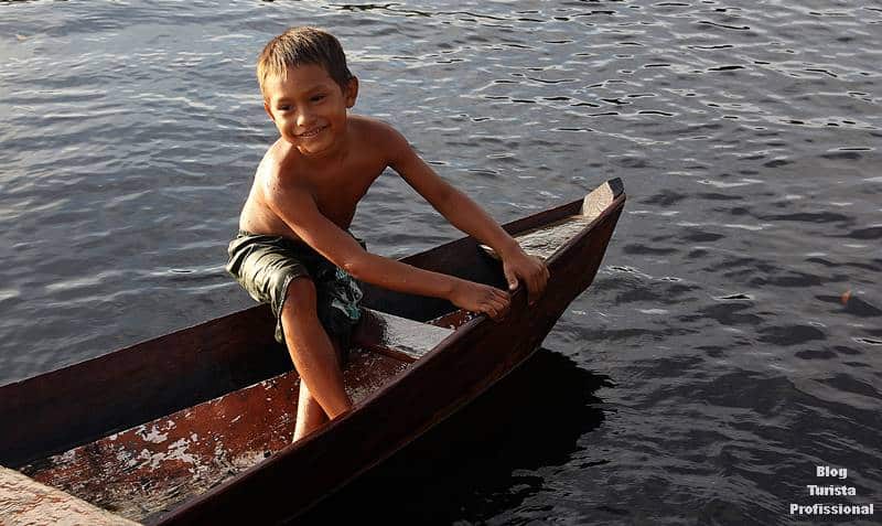banho de rio na amazonia