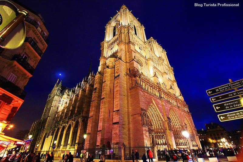 notre dame iluminada