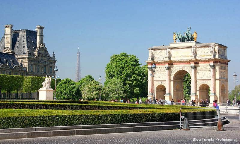 arco do triunfo do carrossel no Jardim das Tulherias em Paris