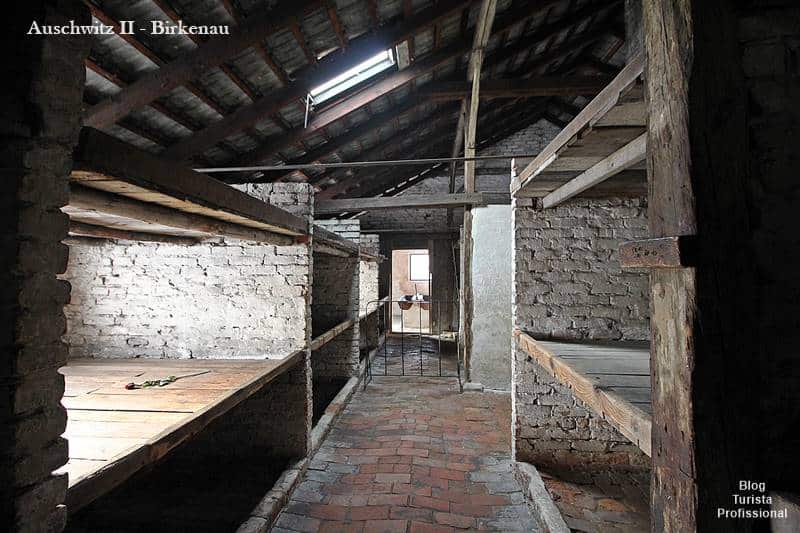 Galpões de madeira de Birkenau onde prisioneiros eram mantidos