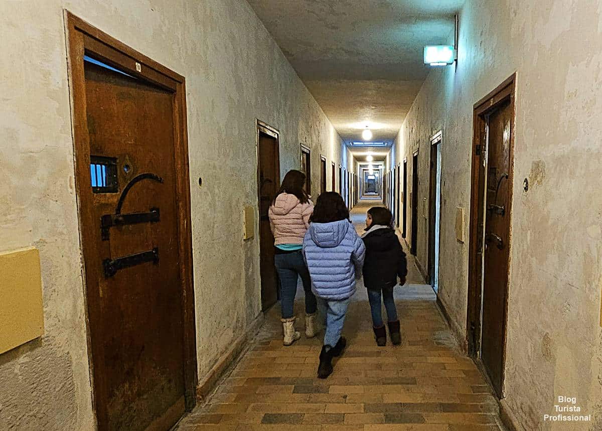 as celas da prisão de dachau